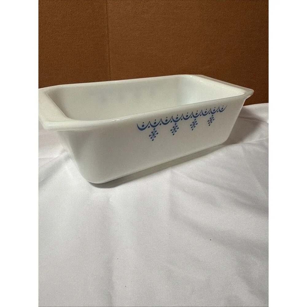 Vintage Pyrex White Blue Snowflake Garland Design  Loaf Pan #913 - 1 piece